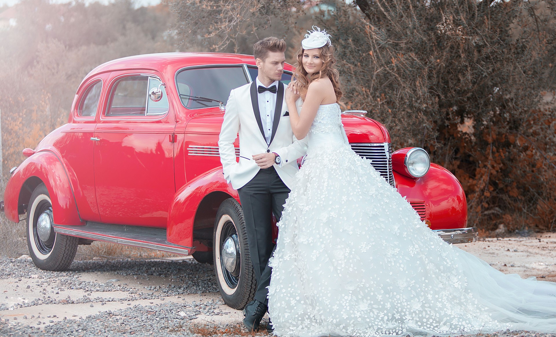 Young elegance couple at the retro car